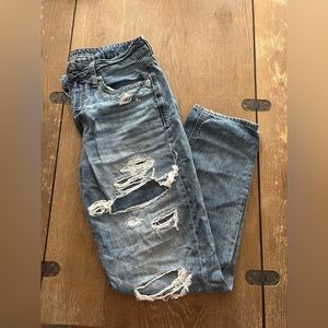 American eagle high rise Tomgirl jeans
